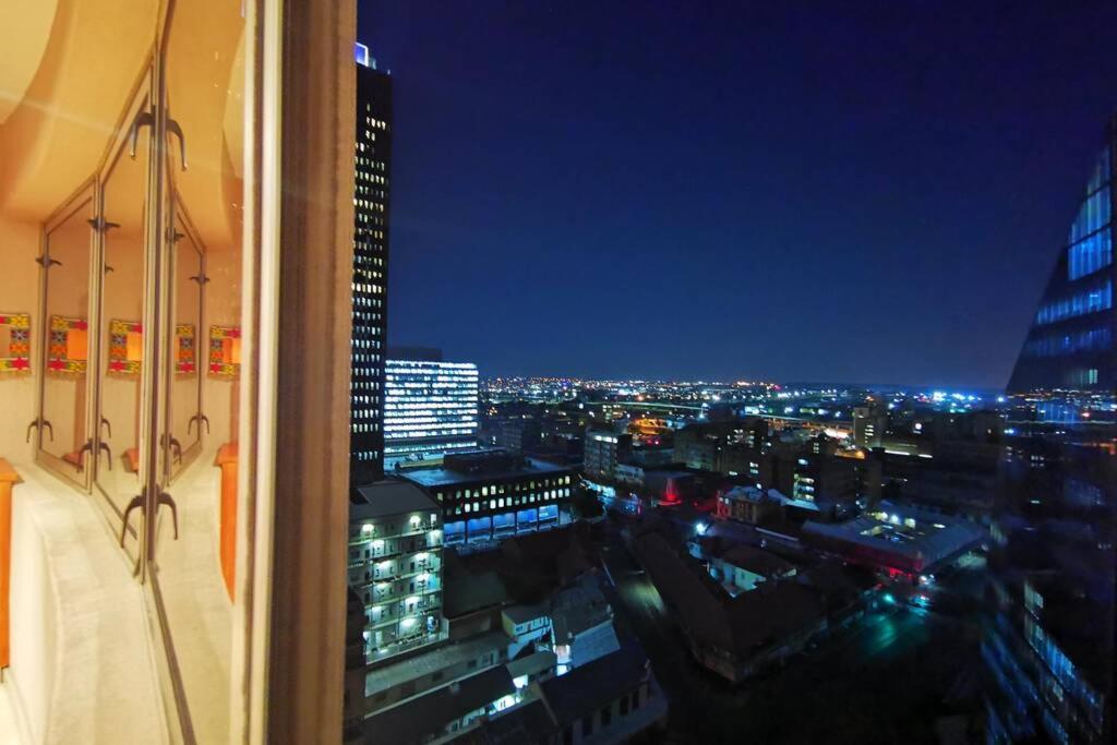 Апартаменты 1507-Amazing Views & Unique Joburg Cbd Luxury Йоханнесбург Экстерьер фото
